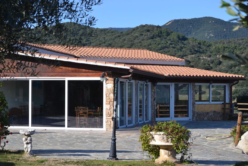 Agriturismo Gli Ulivi Hotel Castiadas Luaran gambar